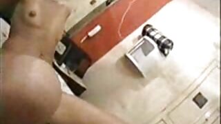 Aasia teismeline seksib vannitoas