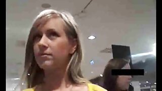 Imeilus rinnakas brünett modell poseerib