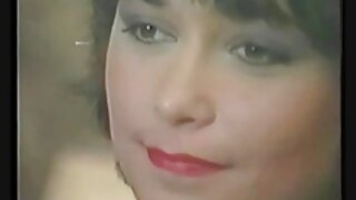 MILF tantsib ja paljastab oma paksu saagi