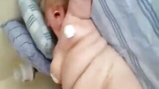Persis oma tüdruksõpra rihmaga ümber kaela